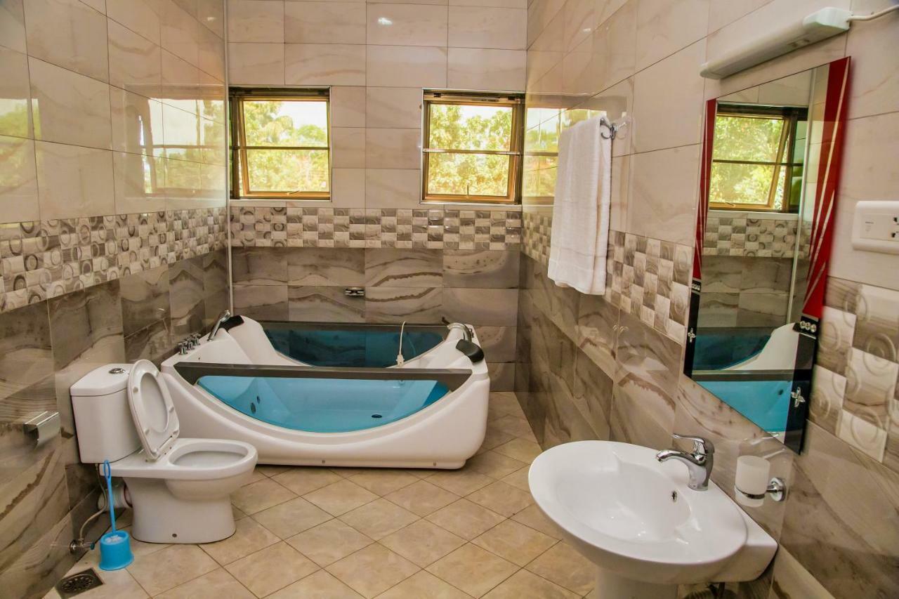 Lakepoint Villa Entebbe Eksteriør bilde